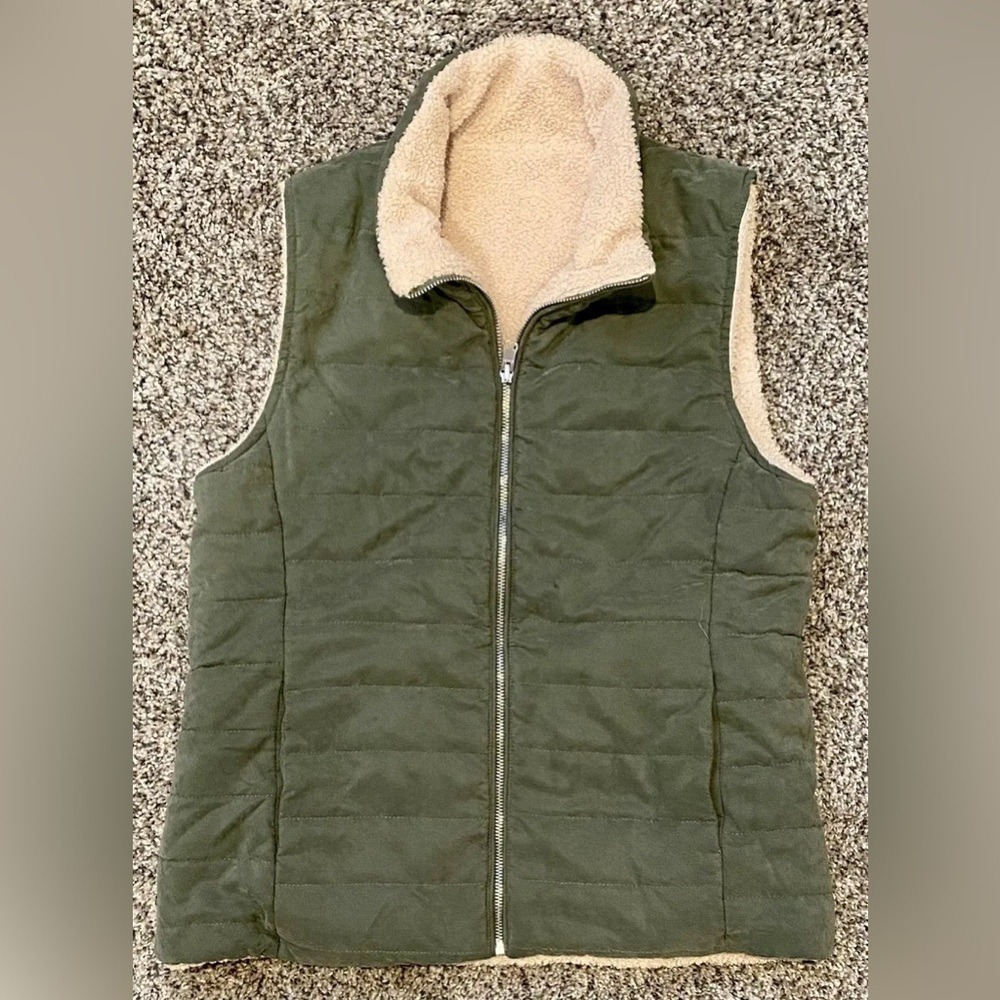 Reversible‎ Quilted Puffer Vest Olive Green and Cream Sherpa Fleece Full Zip